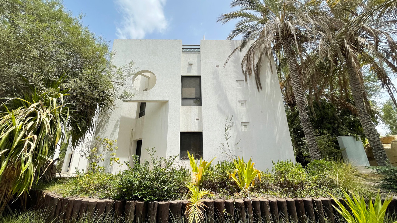 Villa exterior at Dubai Marine Beach Resort and Spa surrounded by mature landscaping